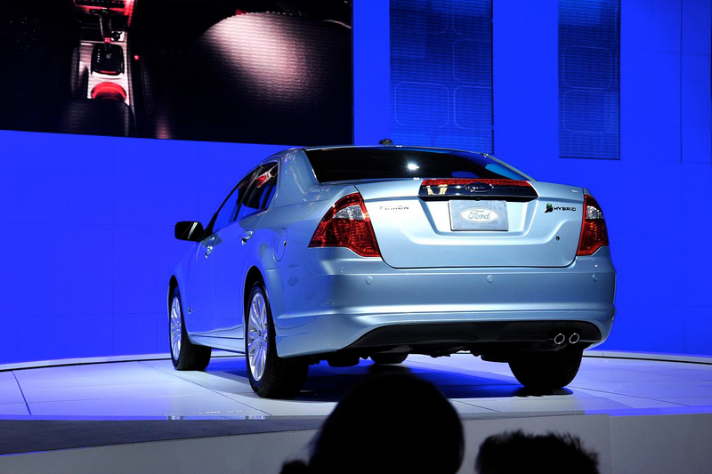 Illustration for article titled 2010 Ford Fusion Pricing Starts Under $19,300, Hybrid At $27,270
